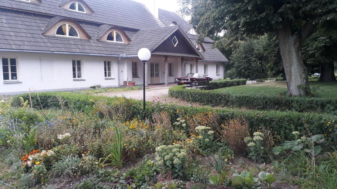 Dwor Strzyzew Bed & Breakfast Zelazowa Wola Екстериор снимка