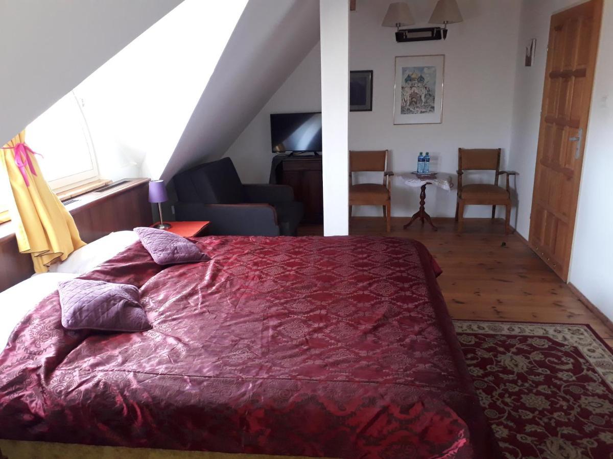 Dwor Strzyzew Bed & Breakfast Zelazowa Wola Екстериор снимка