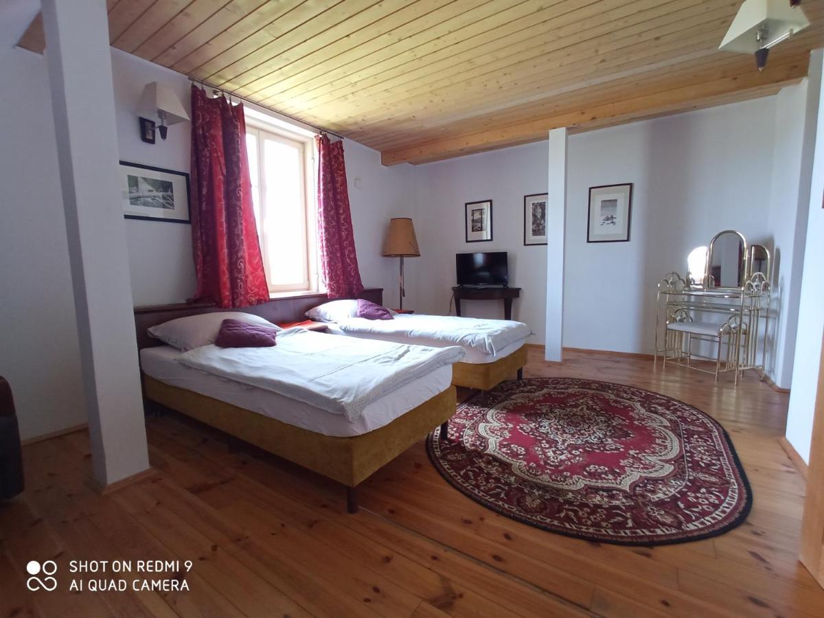 Dwor Strzyzew Bed & Breakfast Zelazowa Wola Екстериор снимка