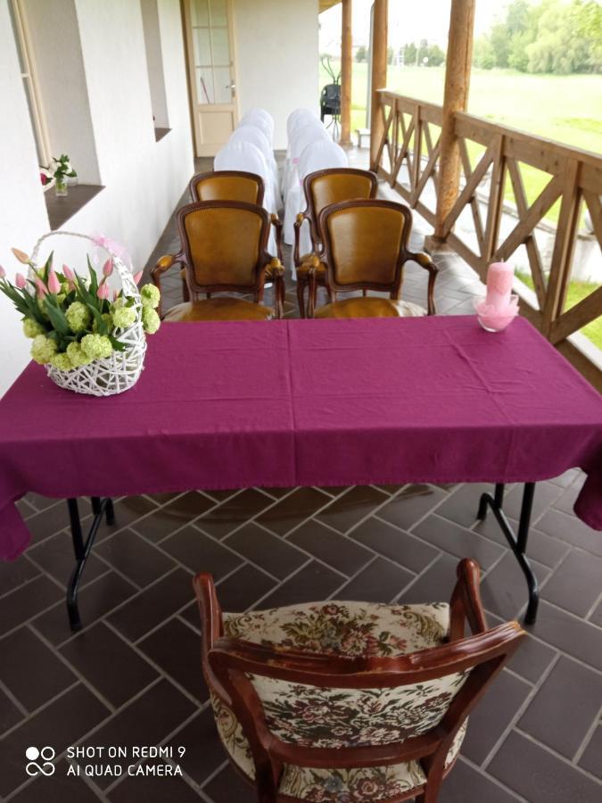 Dwor Strzyzew Bed & Breakfast Zelazowa Wola Екстериор снимка