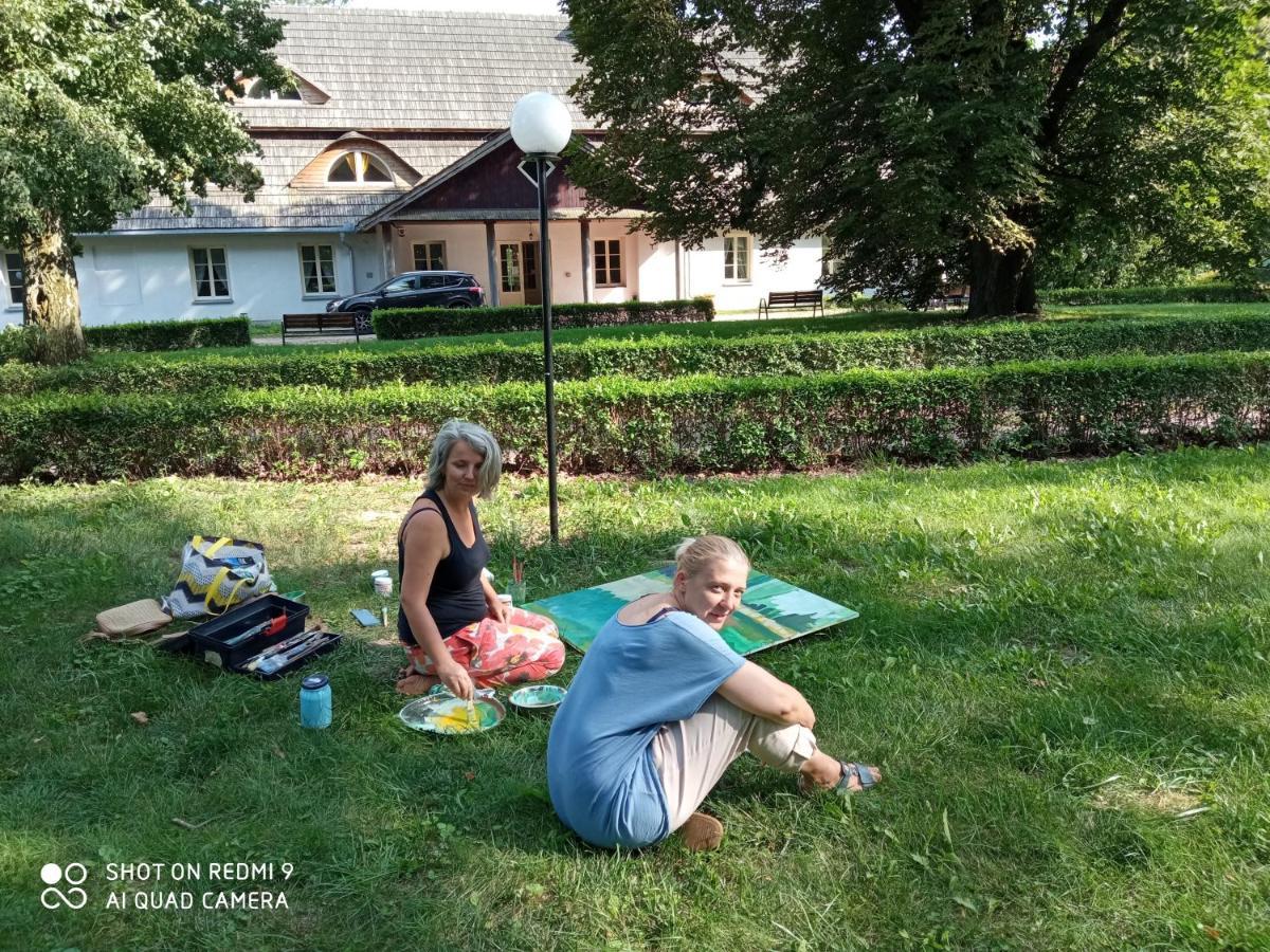 Dwor Strzyzew Bed & Breakfast Zelazowa Wola Екстериор снимка