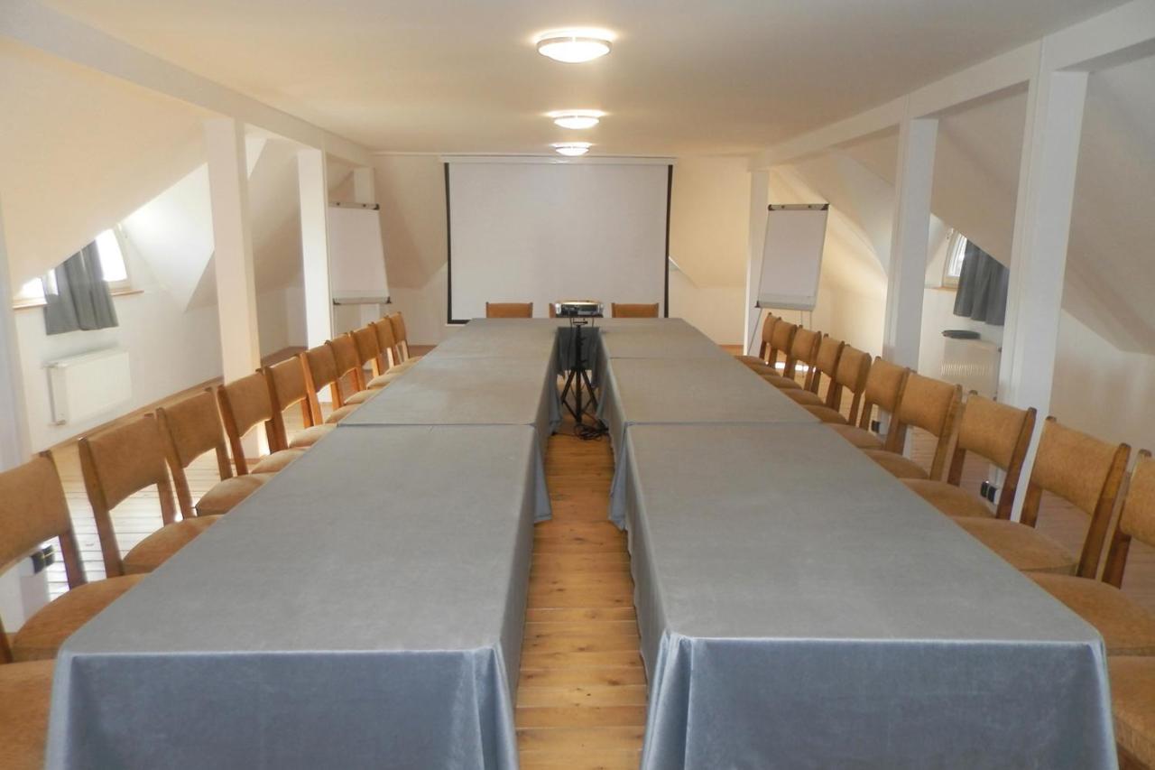 Dwor Strzyzew Bed & Breakfast Zelazowa Wola Екстериор снимка