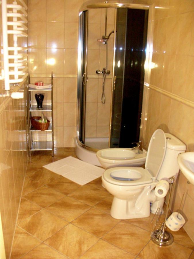 Dwor Strzyzew Bed & Breakfast Zelazowa Wola Екстериор снимка