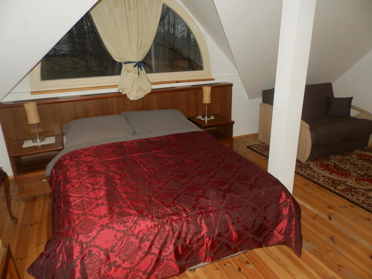 Dwor Strzyzew Bed & Breakfast Zelazowa Wola Екстериор снимка