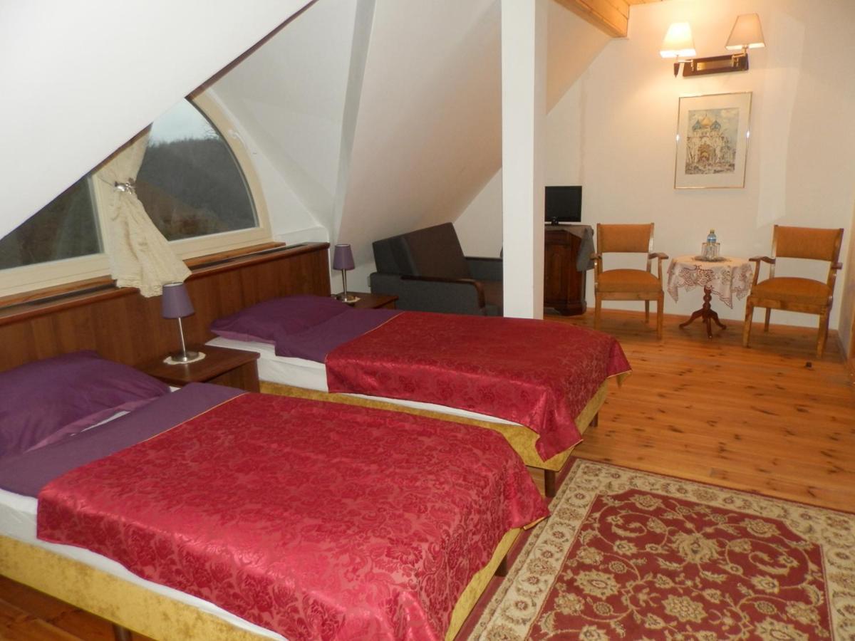Dwor Strzyzew Bed & Breakfast Zelazowa Wola Екстериор снимка